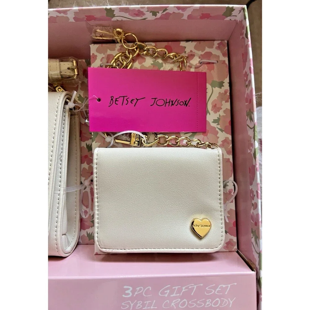 Betsey Johnson Sybil Crossbody Gift Set w/ Card Case & Charms NWT Pink Hearts
